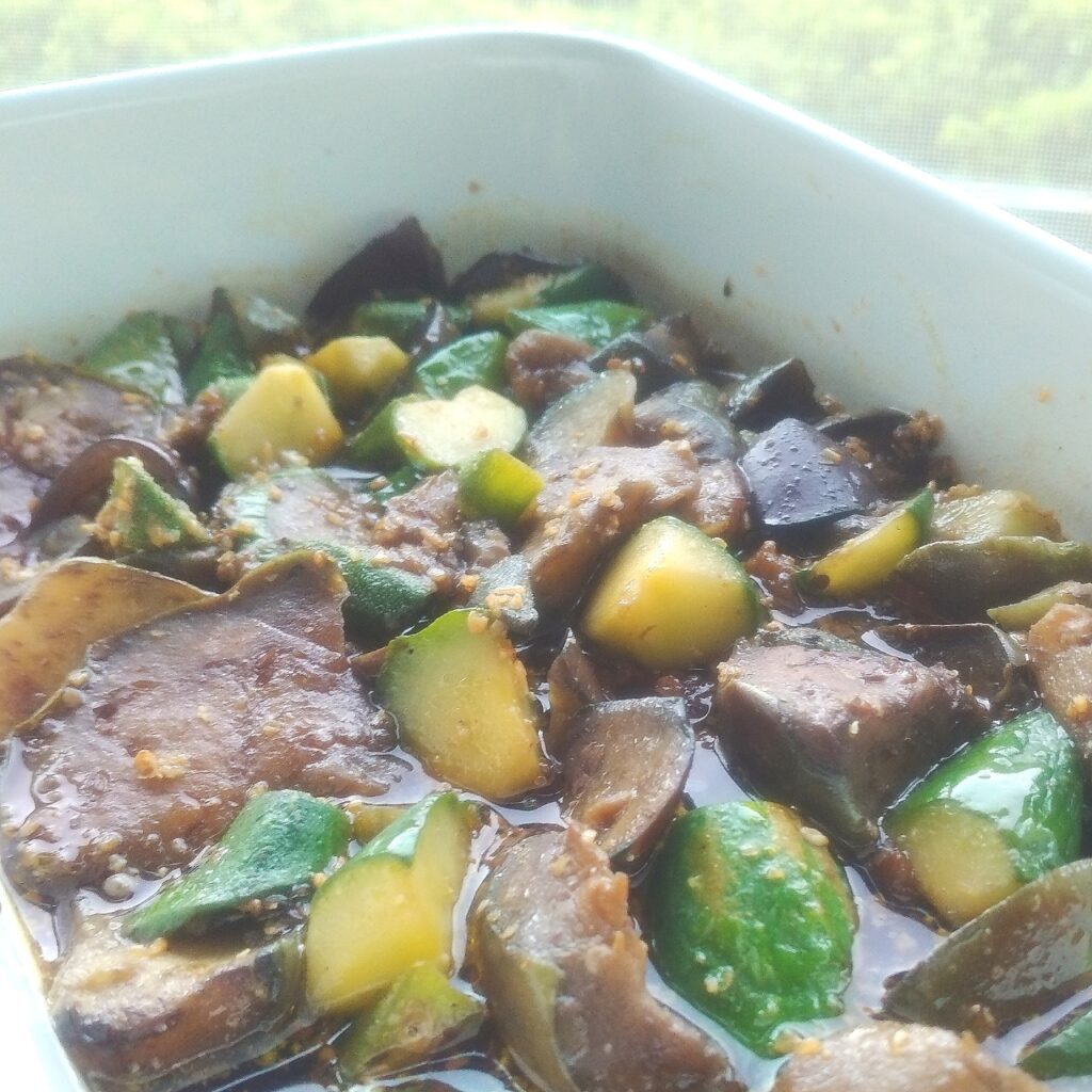 無添加だし汁で作った揚げない夏野菜の煮びたしが完成。