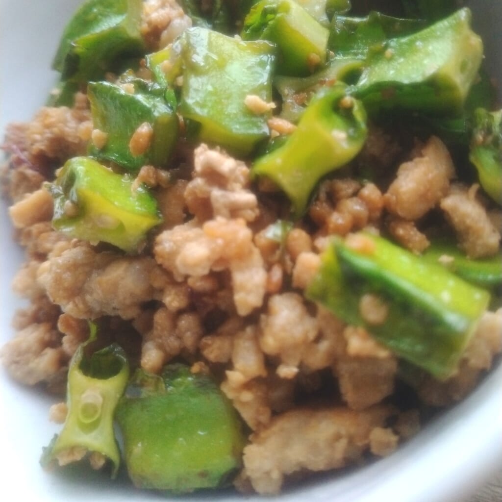 自然栽培の四角豆（うりずん豆）と豚ひき肉の無添加にんにく塩炒めの完成